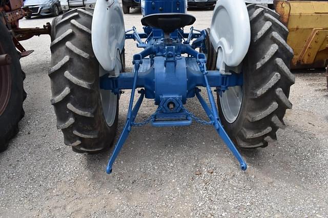 Image of Ford 2000 equipment image 4