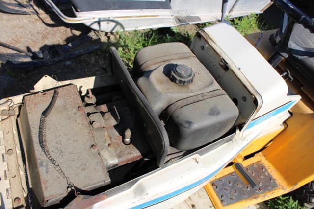 Image of Cub Cadet 1650 equipment image 2