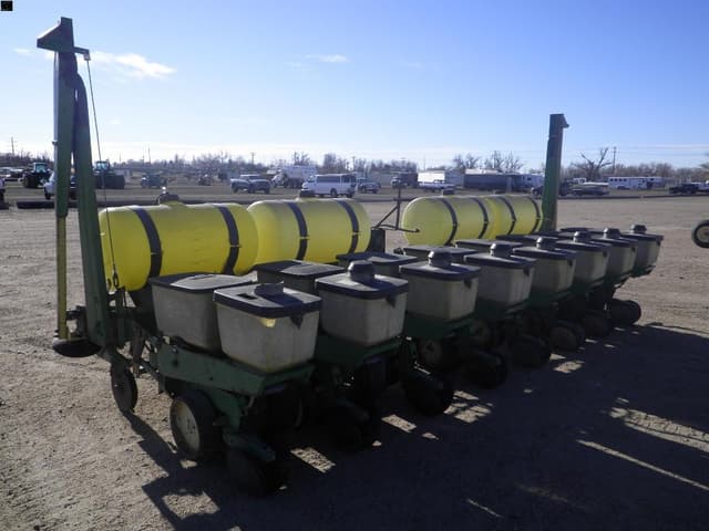 Image of John Deere 7000 equipment image 2