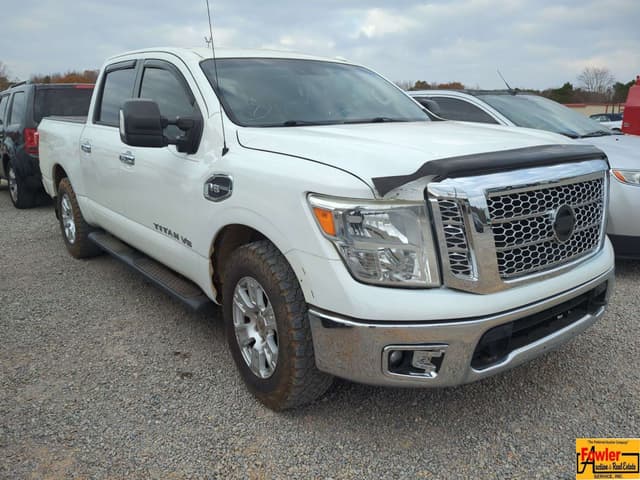 Image of Nissan Titan equipment image 1