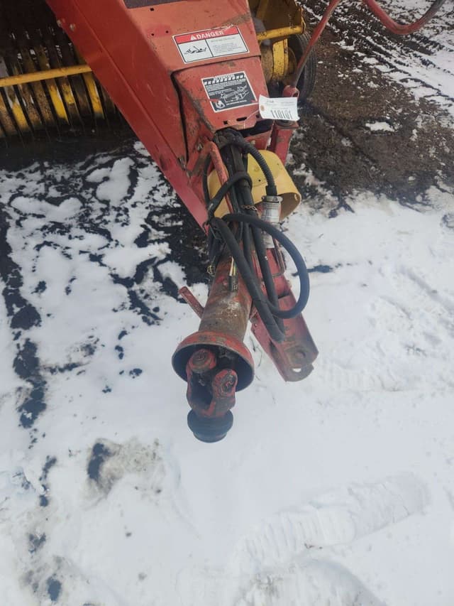 Image of New Holland 654 equipment image 3