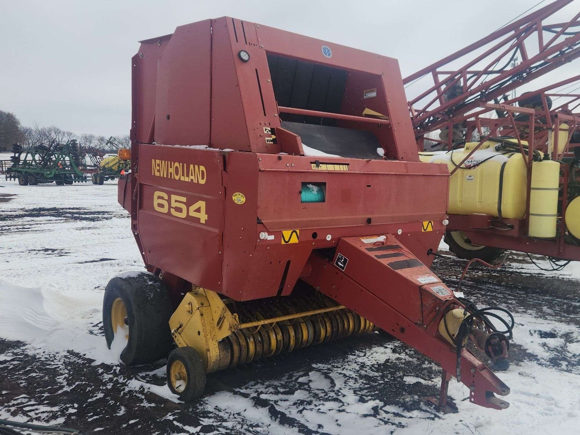New Holland 654 Equipment Image0