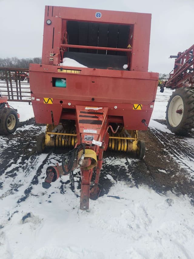 Image of New Holland 654 equipment image 1