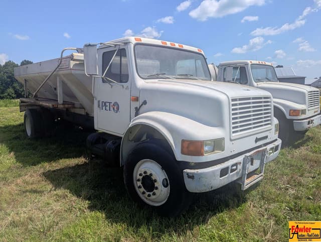 Image of International 4900 equipment image 3