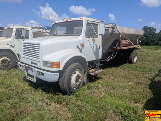 Image of International 4900 equipment image 1