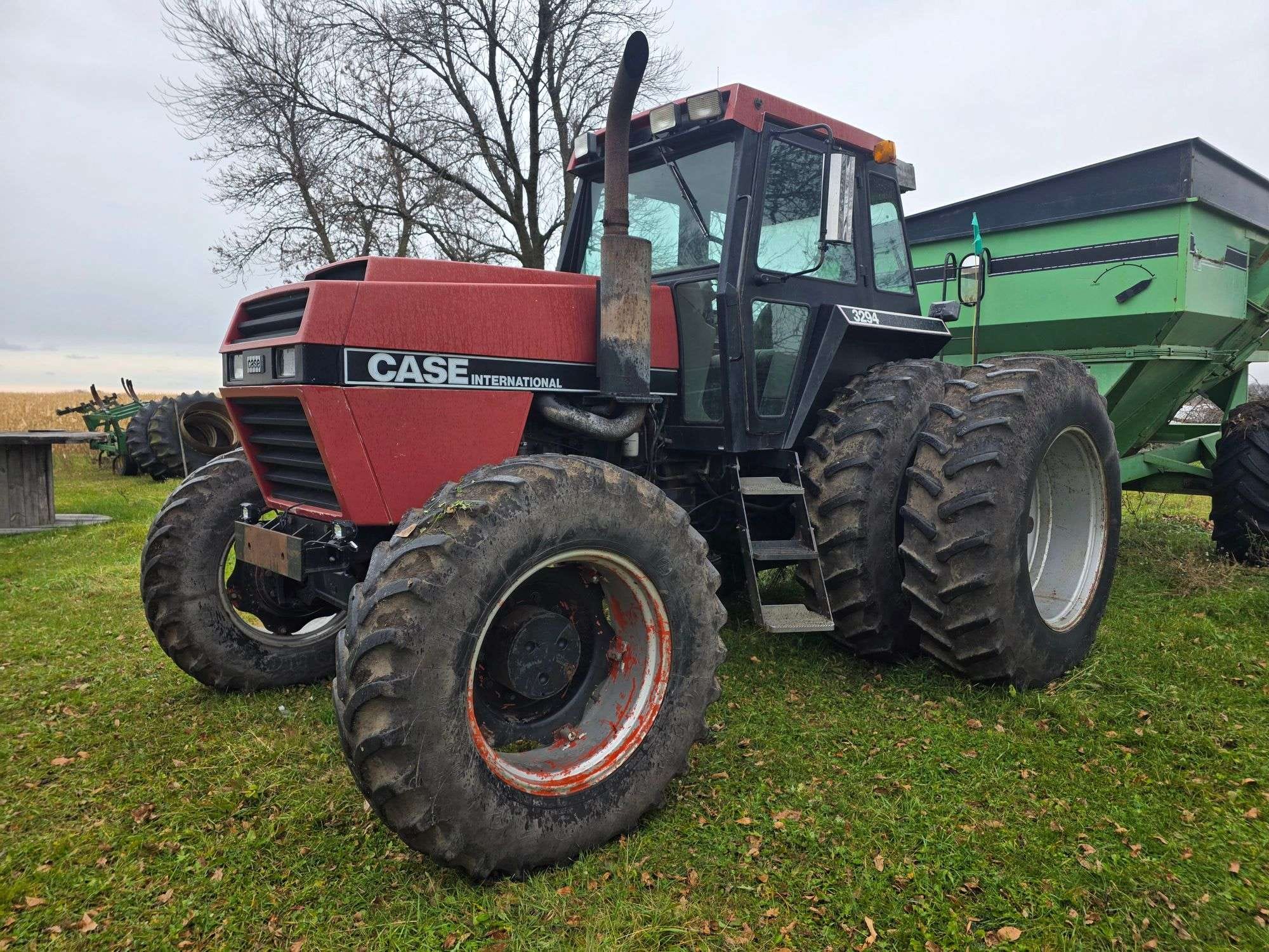 1984 Case IH 3294 Equipment Image0