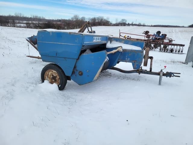 Image of Ford 532 equipment image 3