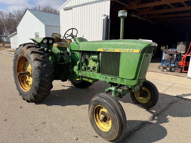 Image of John Deere 3020 equipment image 2