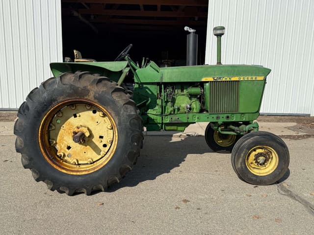 Image of John Deere 3020 equipment image 4