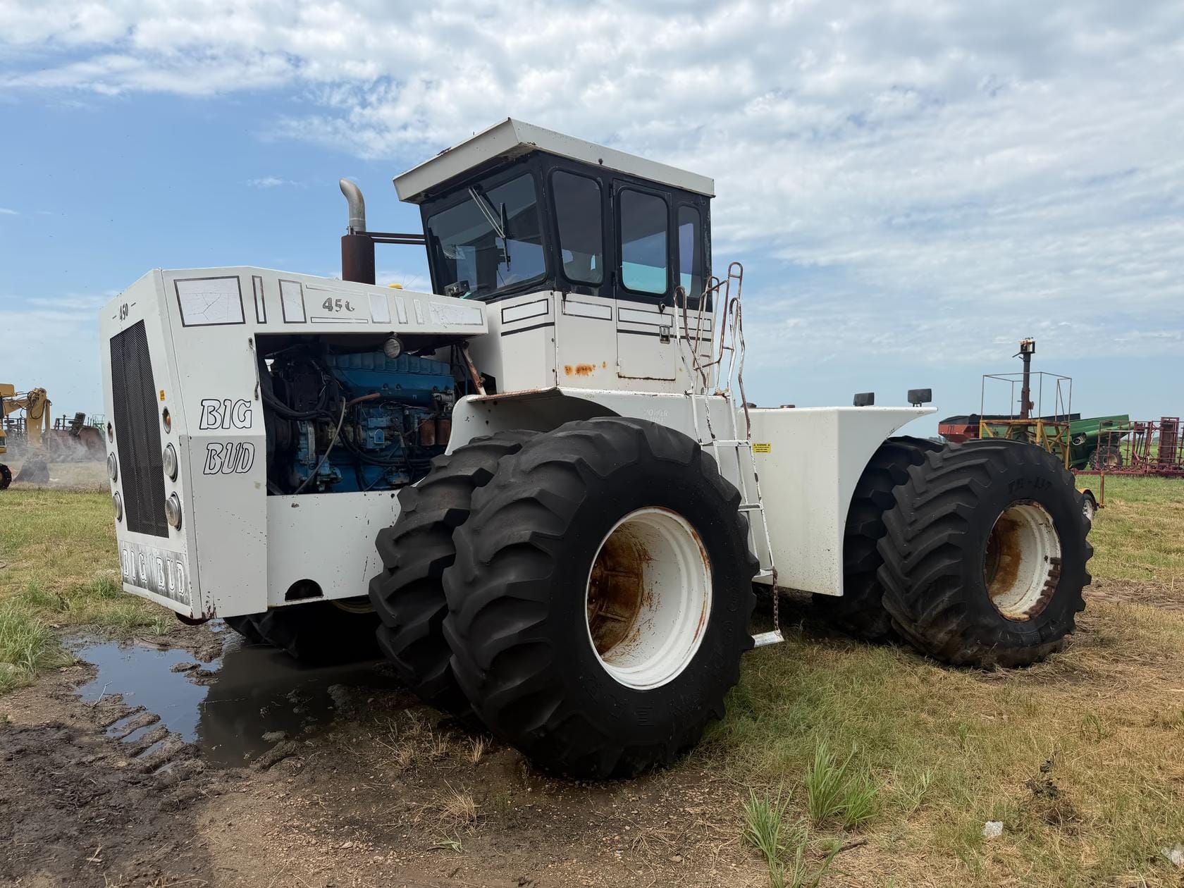 1986 Big Bud 400/30 Equipment Image0