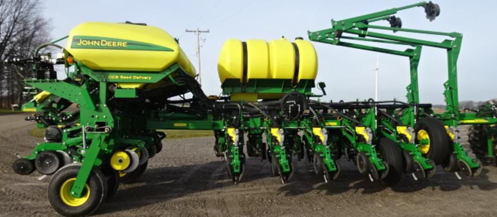 Main image John Deere 1770