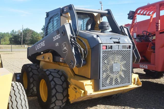 Image of John Deere 332G equipment image 1