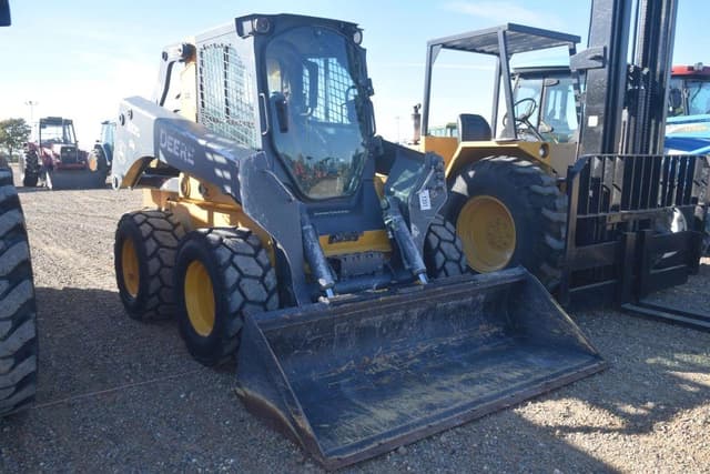 Image of John Deere 332G equipment image 3