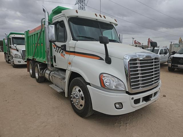 Image of Freightliner Cascadia equipment image 2