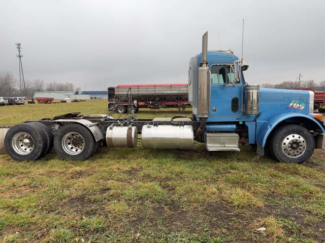 Image of Peterbilt 379 equipment image 2