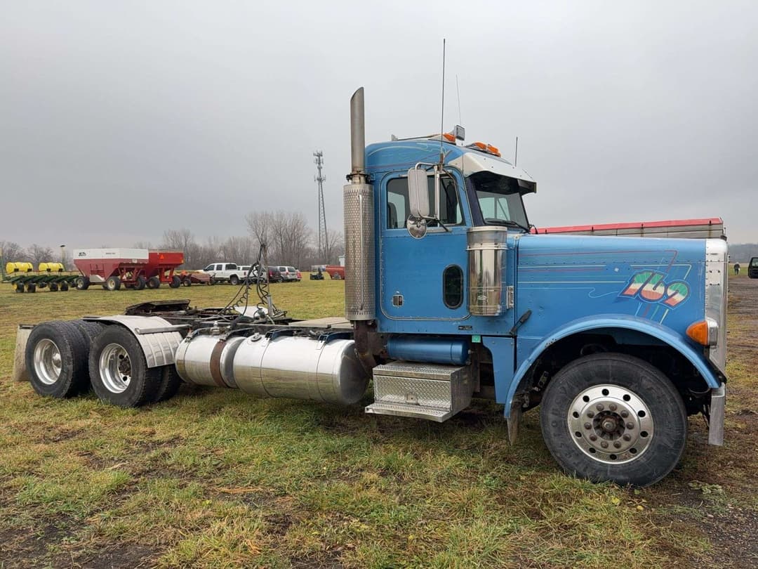 Image of Peterbilt 379 Primary image
