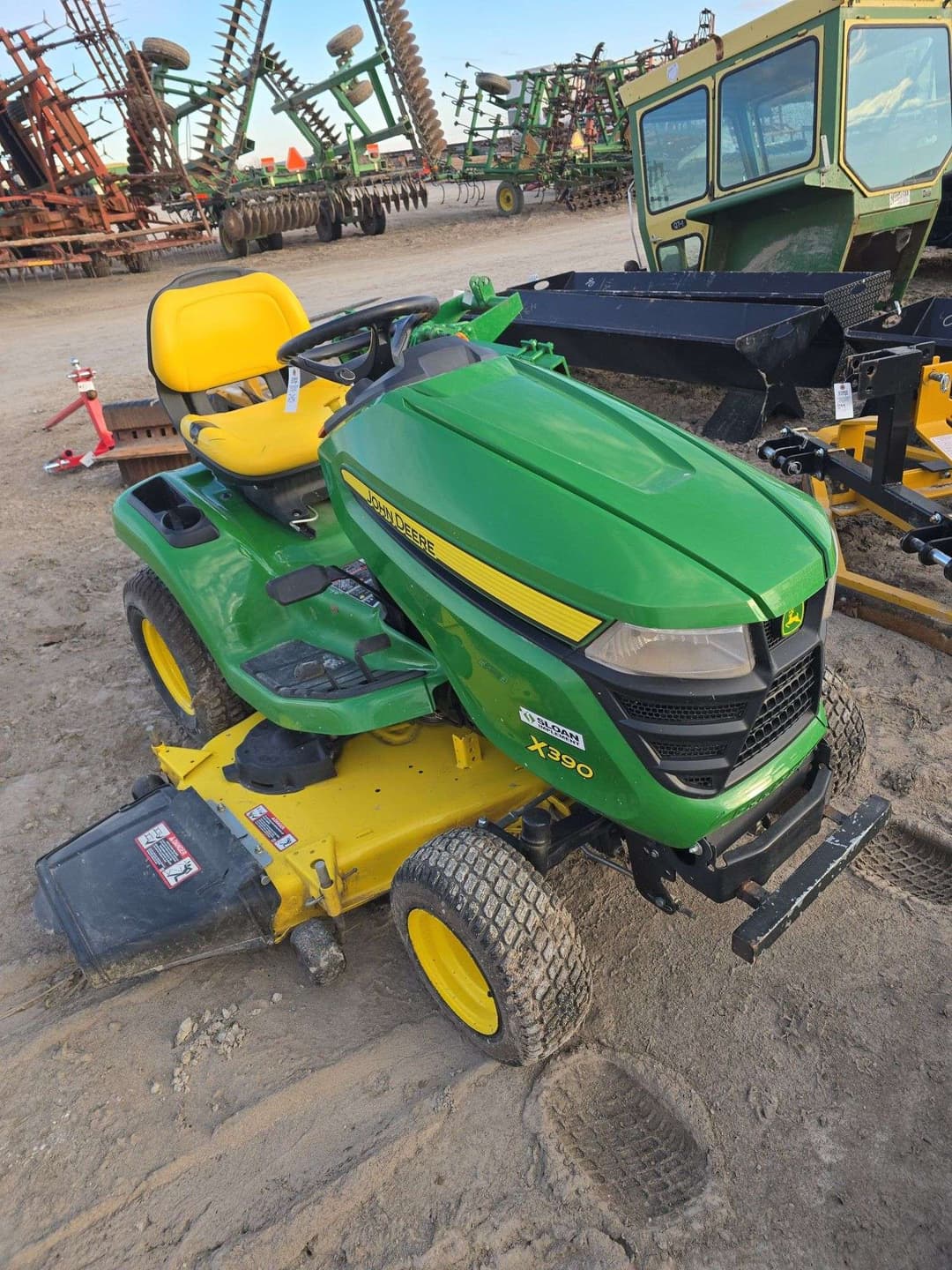 Image of John Deere X390 Primary image