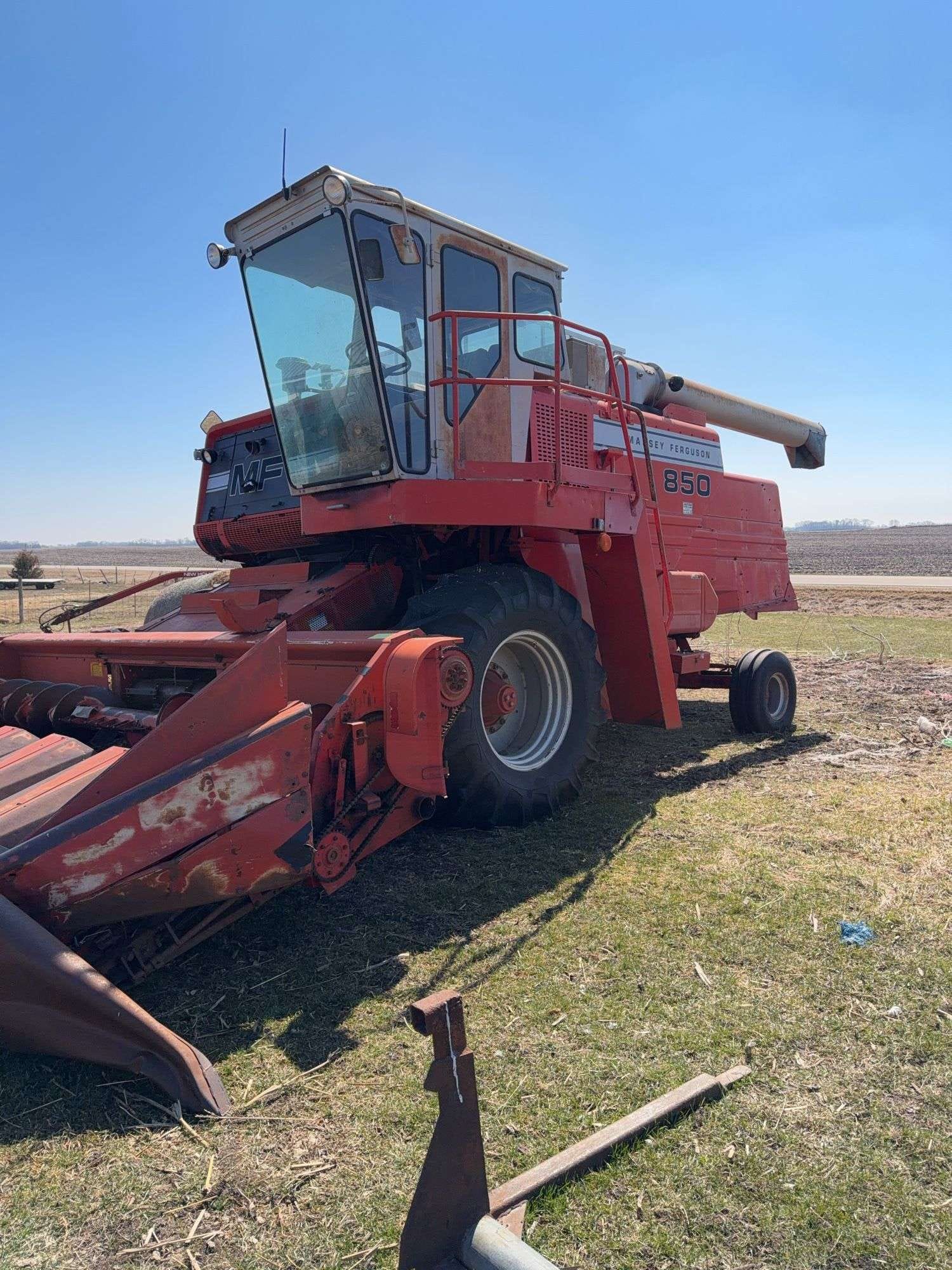 Massey Ferguson 850 Equipment Image0