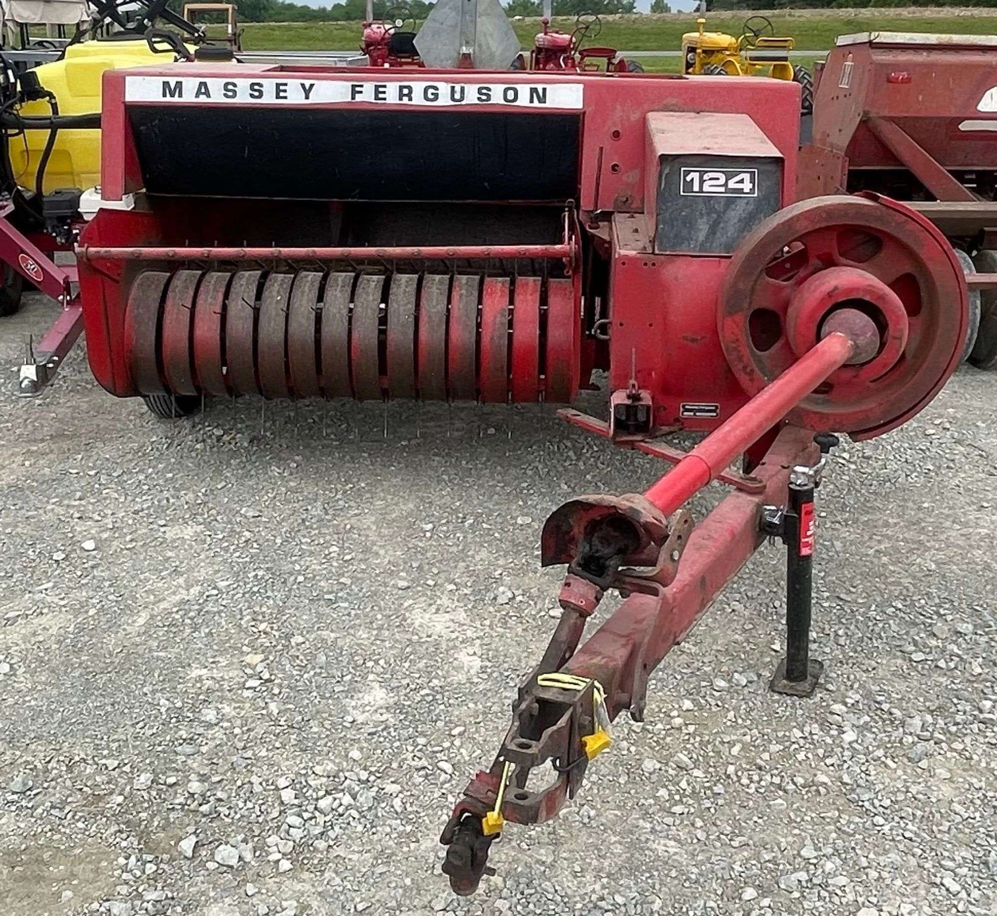 Massey Ferguson 124 Equipment Image0