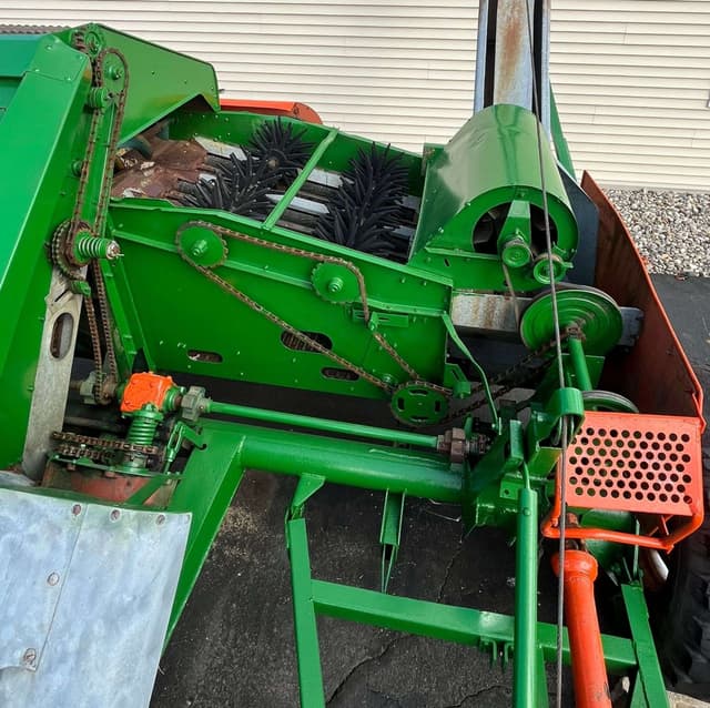 Image of New Idea 325 equipment image 2