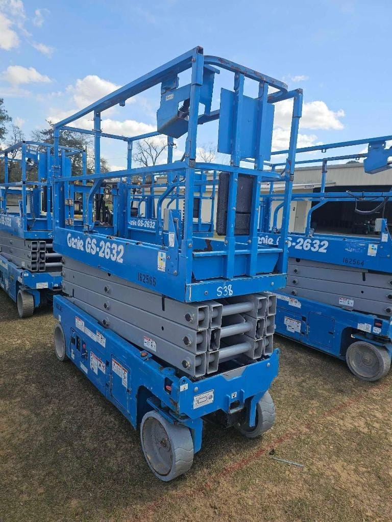 2018 Genie GS-2632 Equipment Image0