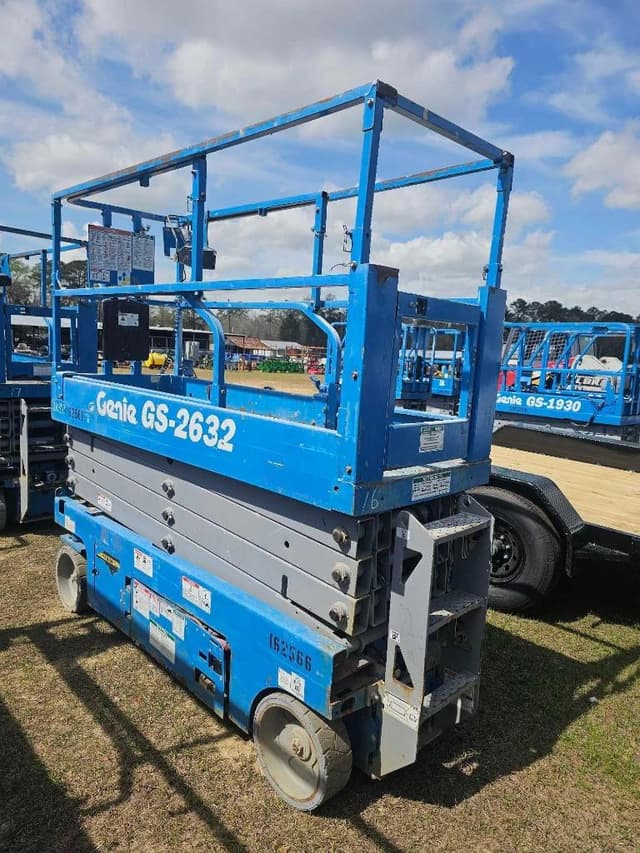 Image of Genie GS-2632 equipment image 2