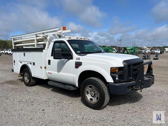 Image of Ford F-350 equipment image 3