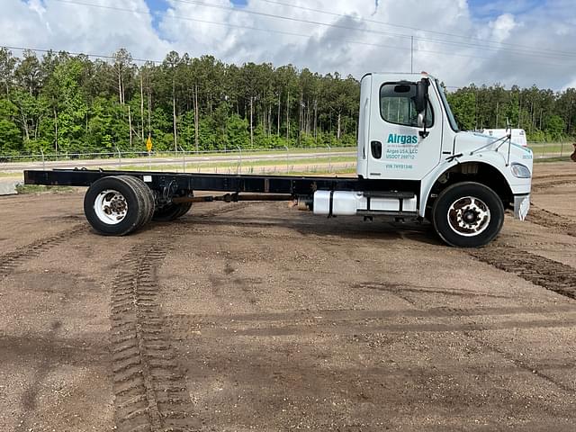 Image of Freightliner M2 equipment image 3