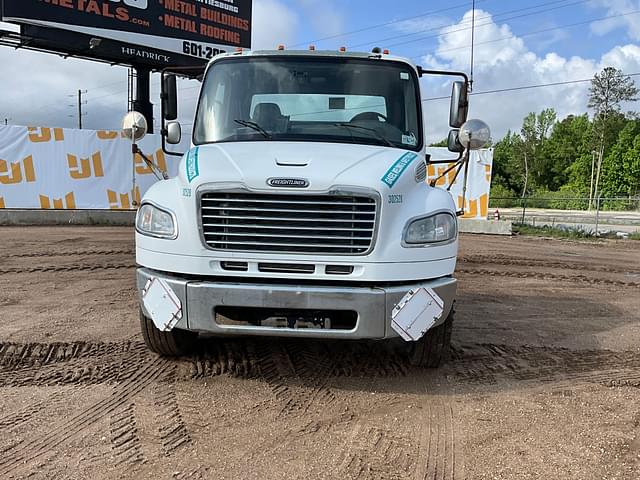 Image of Freightliner M2 equipment image 1