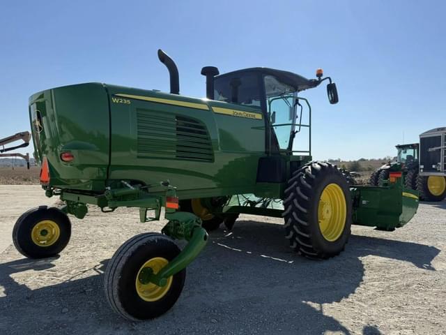 Image of John Deere W235 equipment image 3