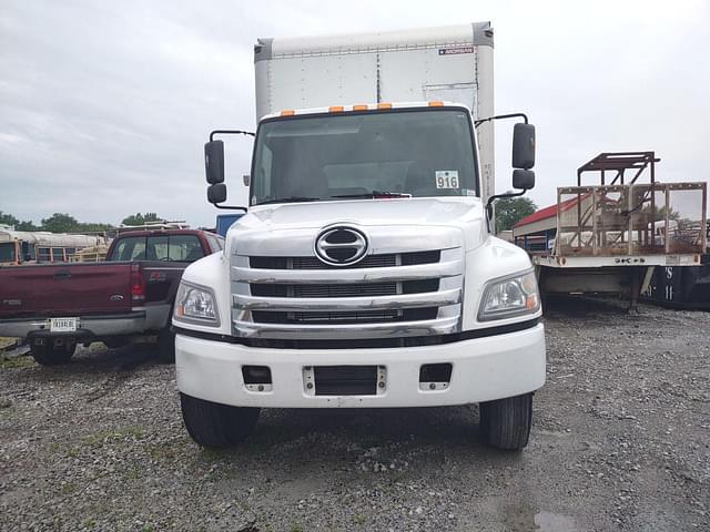Image of Hino 268 equipment image 1