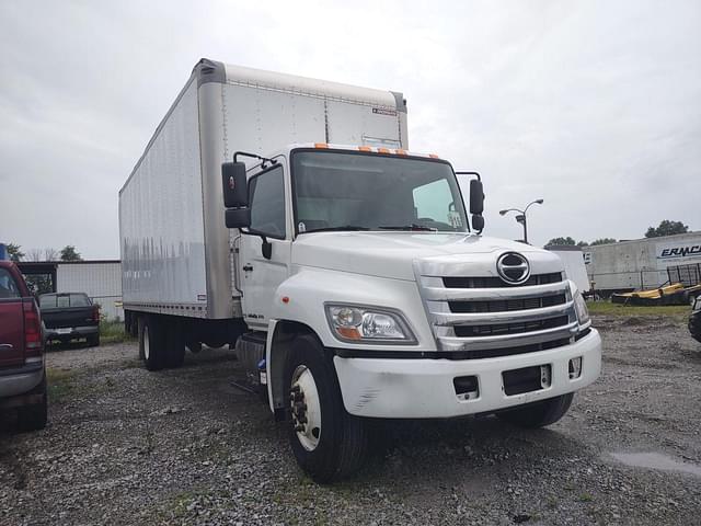 Image of Hino 268 equipment image 2