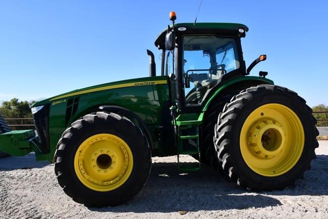 Image of John Deere 8360R equipment image 4