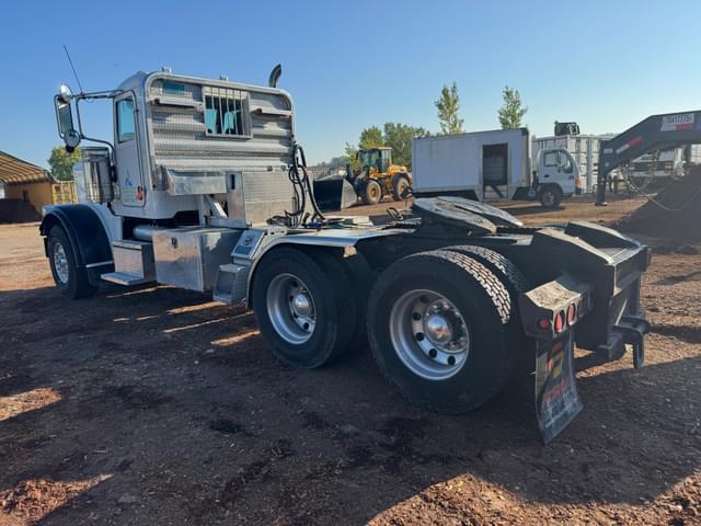 Image of Peterbilt 389K equipment image 4