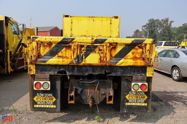 Image of International Workstar 7300 equipment image 3