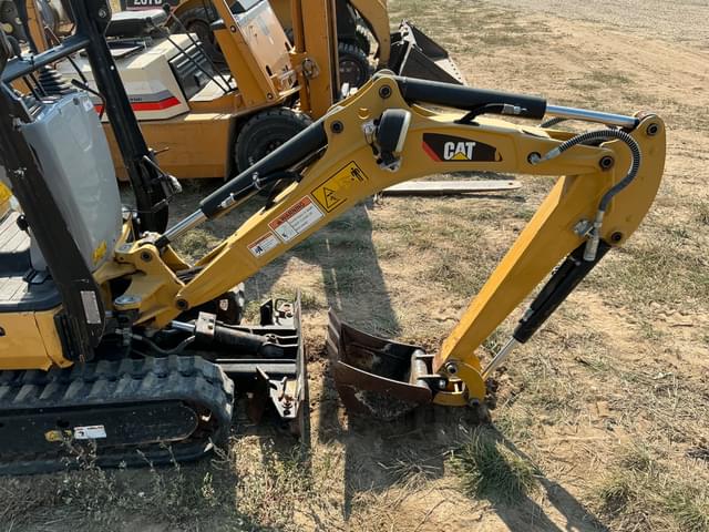 Image of Caterpillar 300.9D equipment image 3