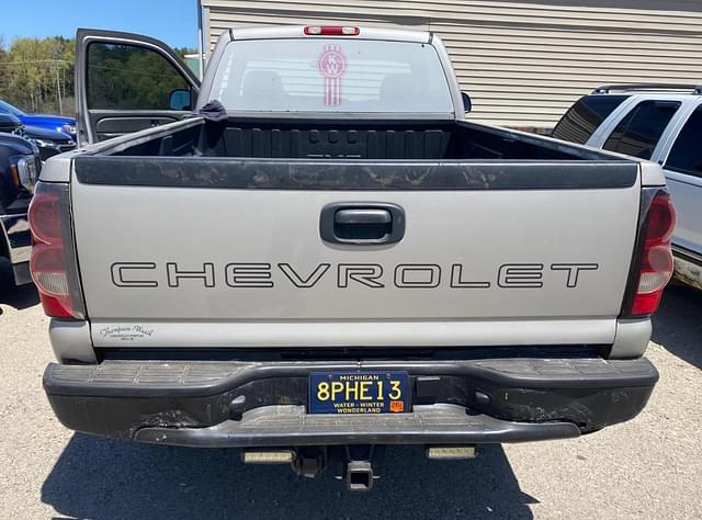Image of Chevrolet 2500HD equipment image 3