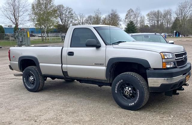 Image of Chevrolet 2500HD equipment image 1