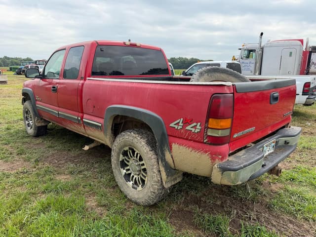 Image of Chevrolet 2500HD equipment image 3