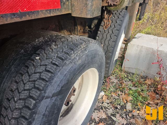 Image of International 7600 equipment image 4