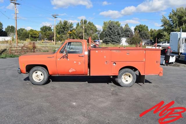 Image of Chevrolet 3500 equipment image 2