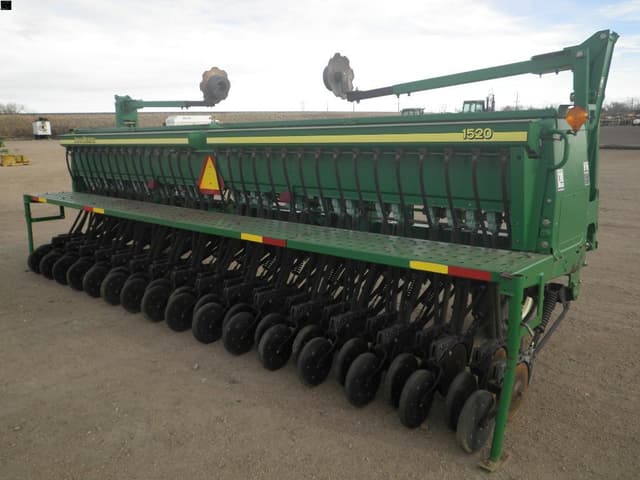 Image of John Deere 1520 equipment image 2