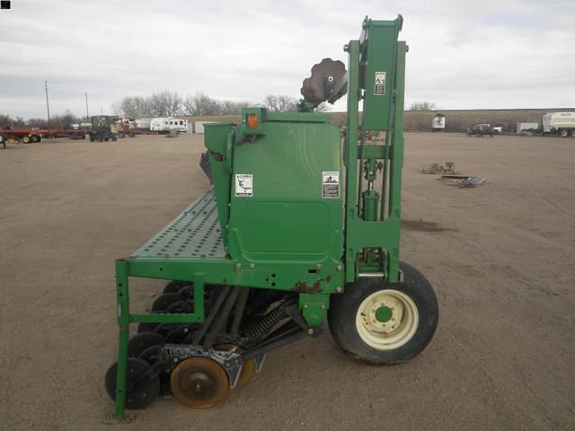 Image of John Deere 1520 equipment image 1