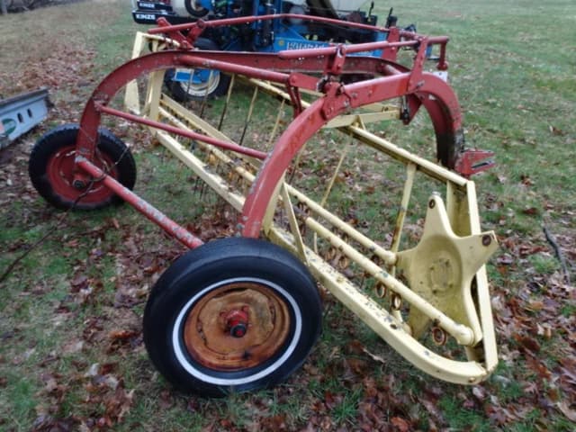 Image of New Holland 256 equipment image 2