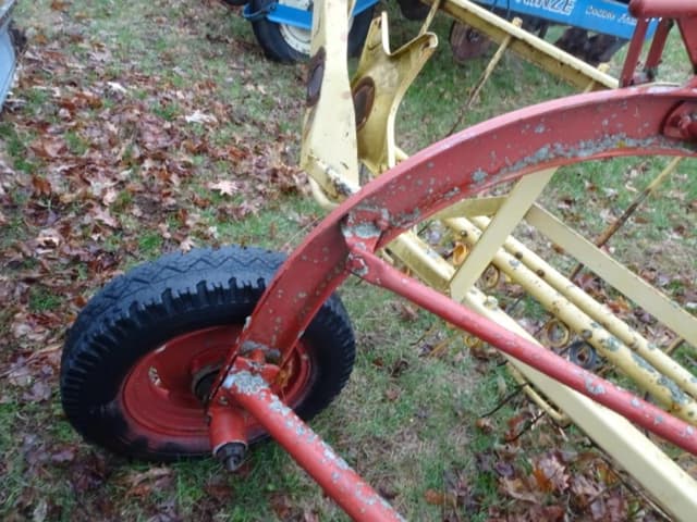 Image of New Holland 256 equipment image 4