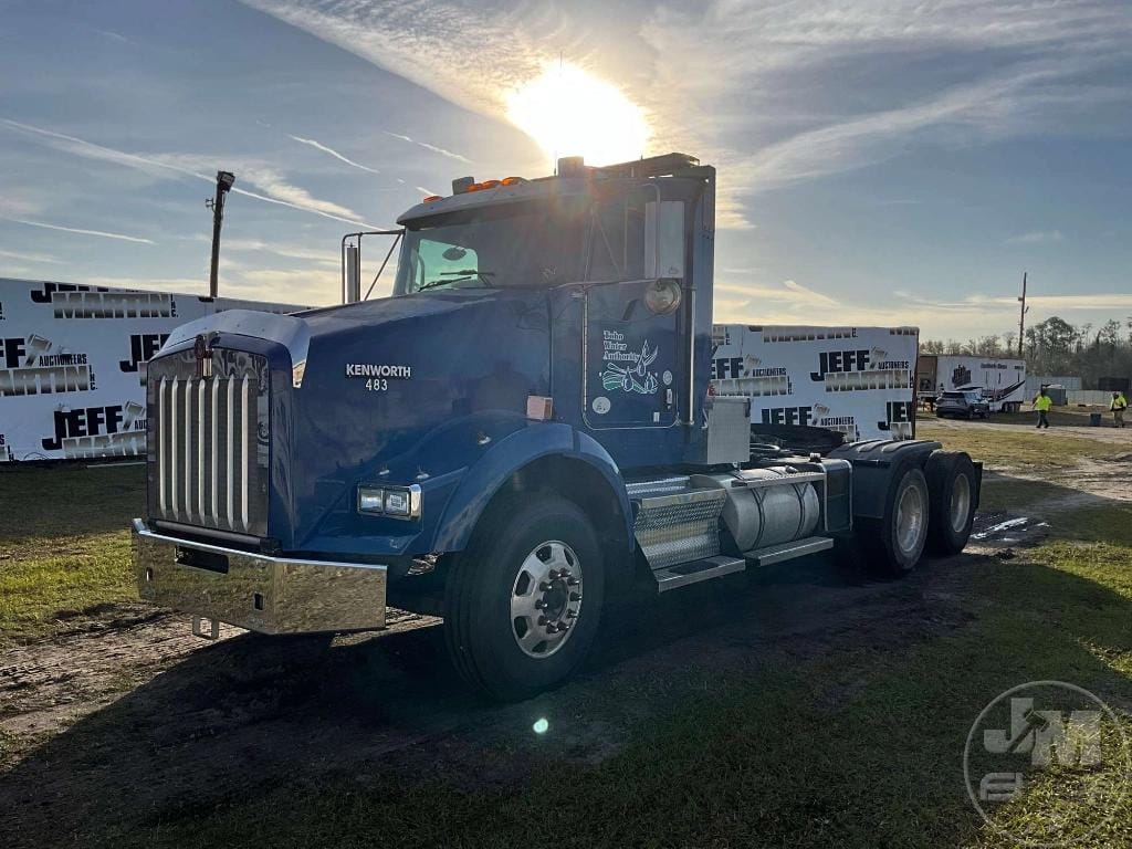 2012 Kenworth T8 Equipment Image0