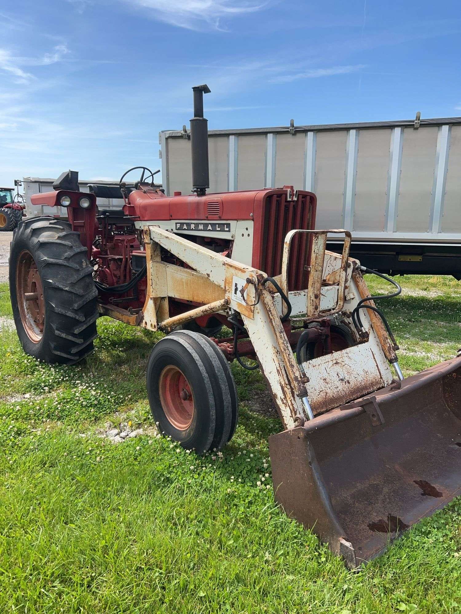 International Harvester 806 Equipment Image0