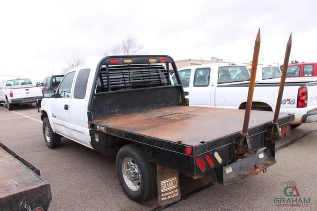 Image of Chevrolet 2500HD equipment image 3