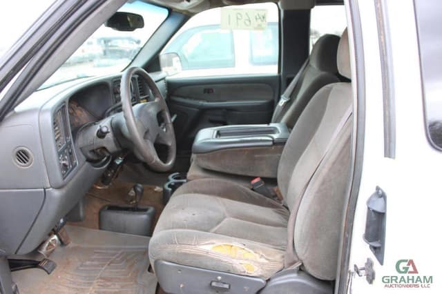 Image of Chevrolet 2500HD equipment image 4