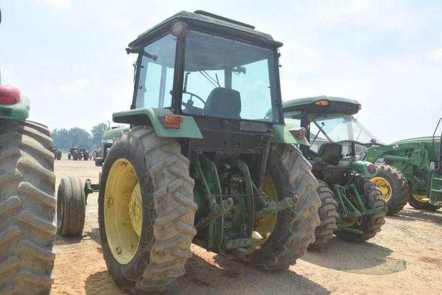 Image of John Deere 3050 equipment image 1